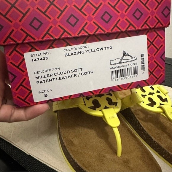 New Tory Burch Miller Cloud Calfskin Medallion Thong Sandals - Picture 7 of 10